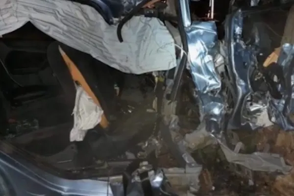Accident teribil cu trei tineri în Suceava: Un băiat de 17 ani a MURIT pe loc, alți doi se află în stare gravă la spital