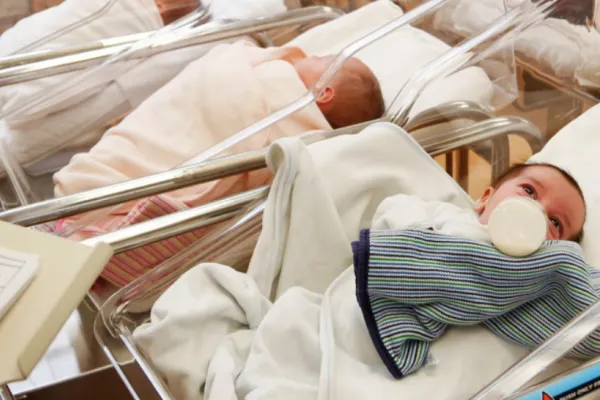 Maternitatea din Târgu Jiu, închisă. 18 cadre medicale au fost infectate cu putericul virus stafilococul auriu