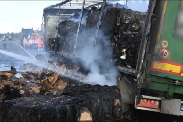 VIDEO | Accident grav pe o autostradă din Ungaria: 2 victime, în urma unui impact violent. Incendiu de amploare la un camion