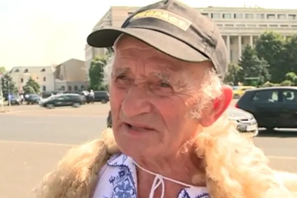 Pensionarii, umiliți, ies în stradă! „Țăranul sărac” din Vrancea, mesaj pentru Cîțu: „Mint, nu vor să ne ajute! Ne uită cum ajung sus”