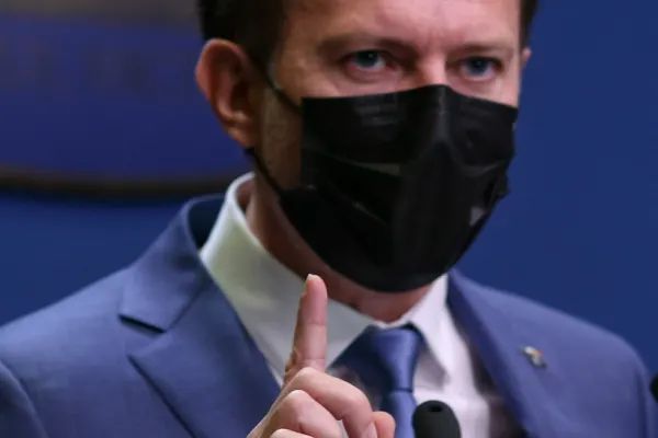 Florin Cîțu: „Secțiile ATI nu au fost pregătite pentru valul 4. Aşteptăm măsurile ca presiunea să fie redusă pe sistemul de sănătate”