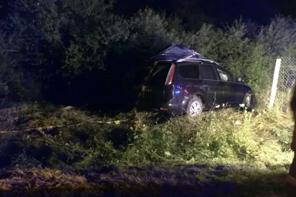 FOTO | Accident teribil, în Cluj. Şoferiţă grav rănită după ce un un cal lăsat nesupravegheat a izbit din plin mașina