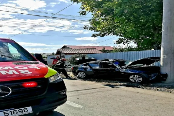 Accident violent, în Giurgiu. 3 victime, după ce mașina în care se aflau s-a izbit de un stâlp