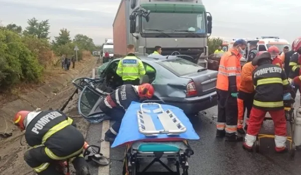 FOTO | Accident grav, în Vrancea, între un TIR și 3 mașini. O persoană încarcerată - Trafic blocat