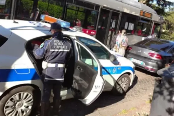 Furt de zile mari, în Italia. Român jefuit de propria soră, în plină stradă. Femeia a fost ajutată de o prietenă