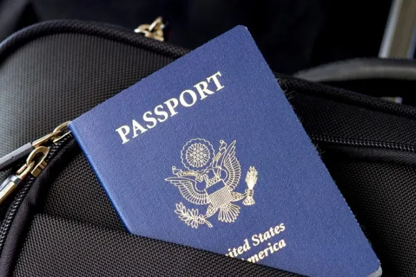 Ce au descoperit polițiștii de frontieră în bagajul unui american care mergea la Untold