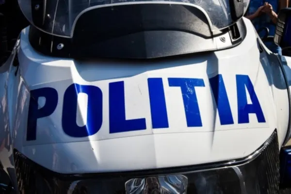 Dosare penale pentru o plimbare prin oraș, în pandemie! Ce au pățit doi soți după ce au fost opriți de polițiști