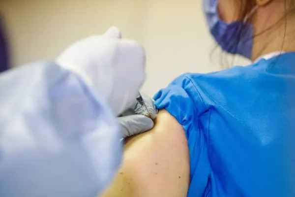 Populația, "strânsă cu ușa" să se vaccineze - Guvernul pune presiune pe cetățeni în Israel