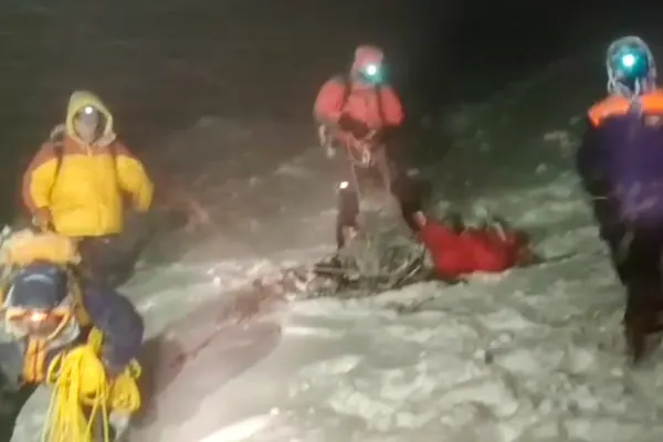 Tragedie pe muntele Elbrus din Rusia: 5 alpiniști și-au pierdut viața. Operațiune de salvare în condiții EXTREME a restului membrilor expediției