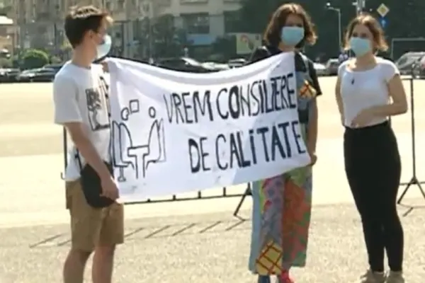 Debut de an școlar cu proteste ale părinților și ale elevilor în fața Guvernului - Condițiile din școli, principala nemulțumire