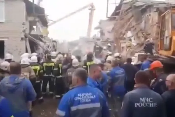 3 morţi și 6 răniți într-o explozie provocată de acumularea de gaze într-o clădire de locuinţe, în Rusia