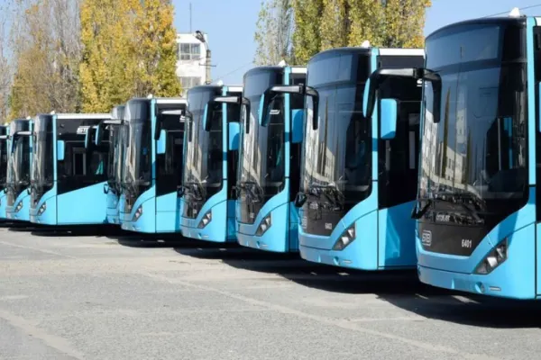 Pecheziții la zeci de șoferi STB. Sunt acuzați că au furat o tonă de motorină și piese auto din firmă