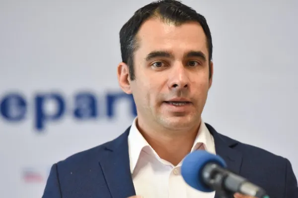Reziștii acuză PSD că este într-o „Guvernare Paralelă”