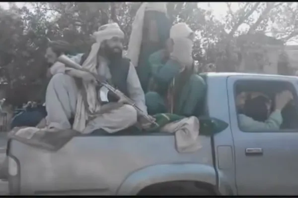 Talibanii au confiscat serviete pline cu dolari și aur din casa unui fost prim-vicepreședinte afgan