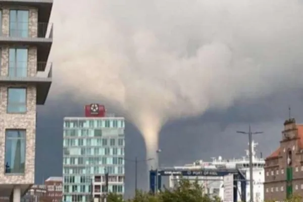 FOTO + VIDEO | O tornadă a făcut ravagii, în Germania. Cel puțin 7 răniți, acoperișuri smulse de vântul puternic