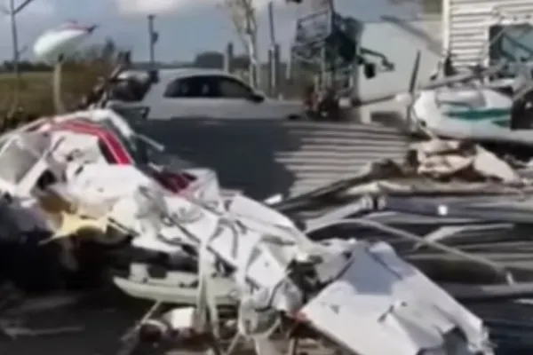 VIDEO Italia, lovită de 7 tornade într-o zi - Un aeroport a fost devastat