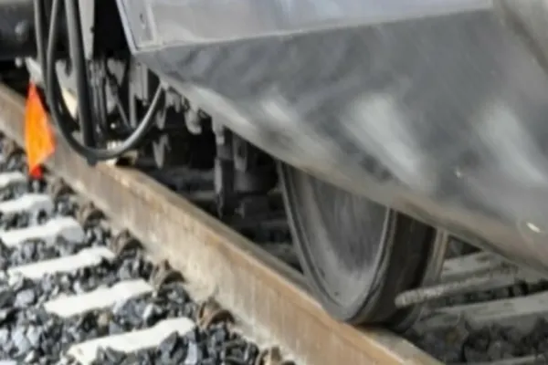 Accident teribil, în Bistrița-Năsăud. 2 victime, după ce mașina în care se aflau a fost izbită de tren