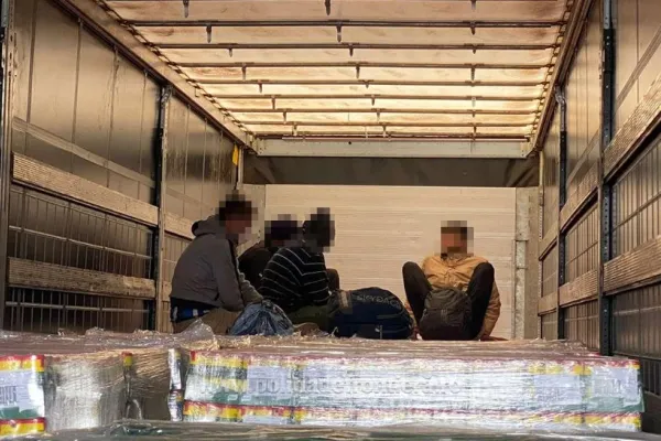 31 de cetăţeni străini, depistați de polițiștii de frontieră arădeni. Unde se ASCUNDEAU