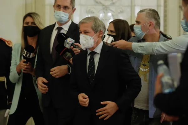 Dacian Cioloș și-a prezentat demisia din funcția de președinte al grupului Renew Europe din PE