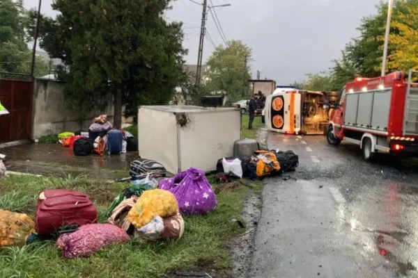 Accident grav, în Arad: impact nimicitor între un autoturism și un microbuz plin cu pasageri. Plan roșu de intervenție - mai multe victime