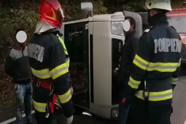 GRAV accident pe șoseaua Cluj-Oradea: 6 persoane au ajuns la spital după ce un microbuz s-a răsturnat
