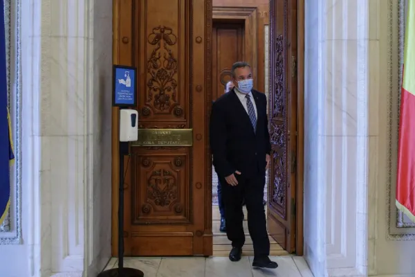Nicolae Ciucă a depus la Parlament programul de guvernare: Este centrat pe rezolvare pandemiei și criza prețurilor