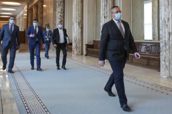 Suspans la negocierile pentru guvern. PNL și PSD n-au decis nici cine va fi premier, nici de la ce partid