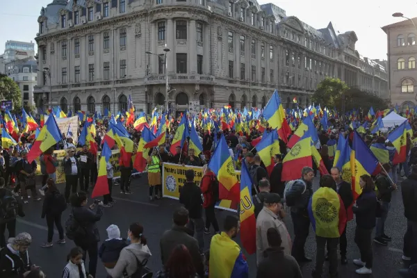 Se pregătesc proteste URIAȘE în primele zile din 2022: Profesorii și polițiștii amenință cu GREVA - Criză socială majoră