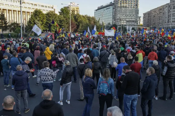 Noi PROTESTE în Capitală, duminică seară - Oamenii cer ELIMINAREA restricțiilor și a pașaportului verde