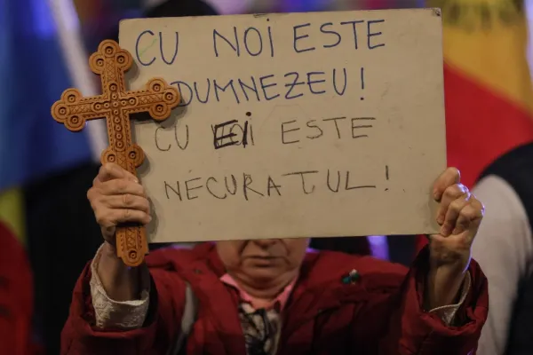 VIDEO - Proteste în țară - Autoritățile au intervenit cu gaze lacrimogene
