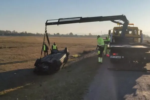 Accident grav în Arad: un copil a murit și 3 au fost răniți. Șoferul mașinii în care se aflau victimele a fugit
