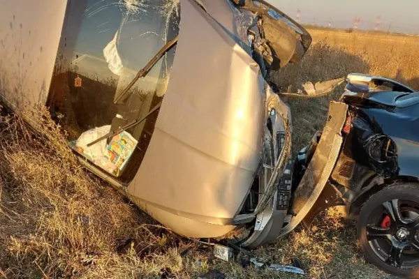 VIDEO - Accident foarte grav în Olt, sâmbătă dimineața - Trei mașini s-au făcut praf