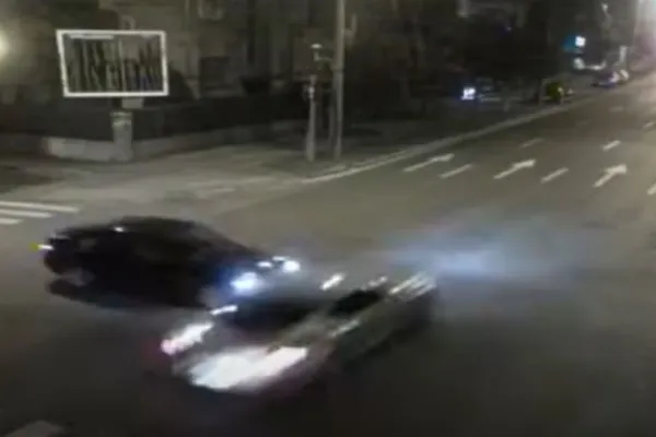 VIDEO - Accident terifiant într-o intersecție din Timișoara - Unul dintre șoferi a trecut pe roșu