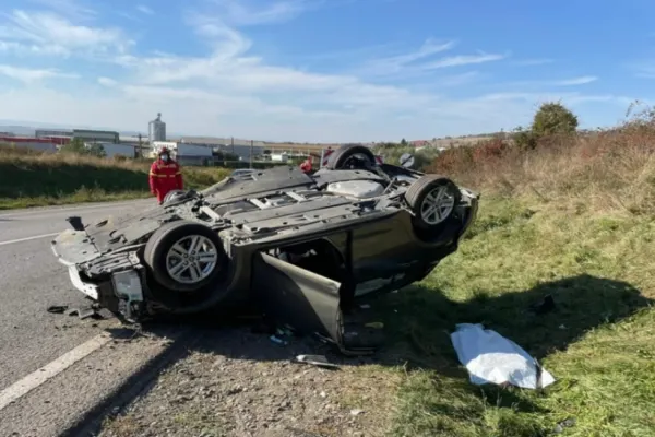 FOTO | Accident teribil, în Suceava: 1 mort și 3 răniți în urma unui impact devastator – Trafic blocat