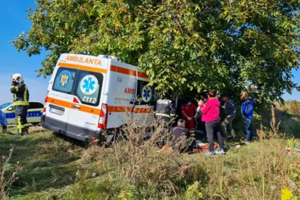 FOTO + VIDEO | Accident teribil, în Neamț. 4 victime, după ce o ambulanţă s-a izbit de o autoutilitară