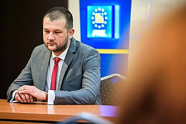 Un deputat liberal denunță haosul legislativ și criza guvernamentală: „Când am fost aleși prin vot anul trecut, am promis că nu vom repeta greșelile PSD”
