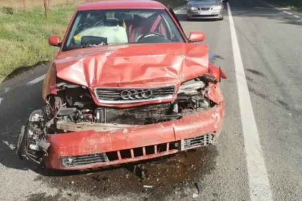 Şoferiţă de 34 de ani şi fiicele sale minore, rănite într-un accident, în Buzău