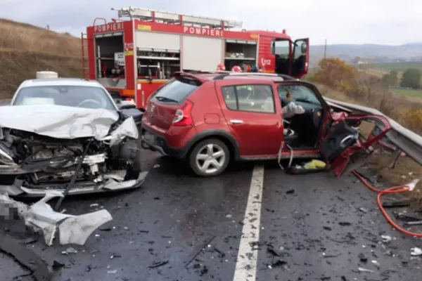 Accident grav între Cluj şi Oradea. O femeie a murit în urma unui impact devastator
