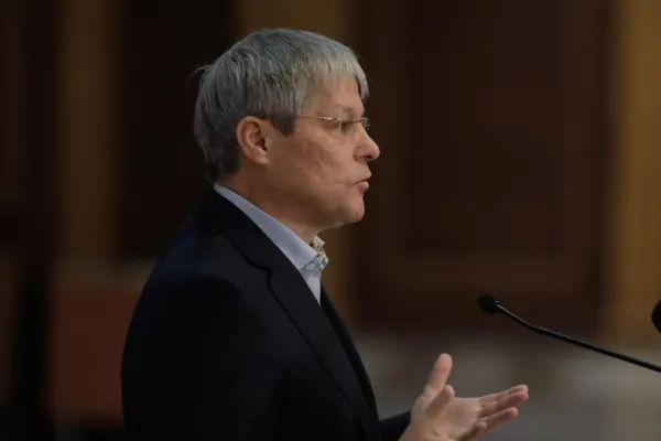 CULISELE STATULUI PARALEL / Legăturiile lui Cioloș cu Serviciile: Cine sunt oamenii care ar putea guverna România