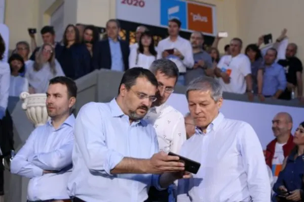 Dacian Cioloș i-a chemat la negocieri pe liderii PNL, UDMR și ai minorităților. Printre negociatori, Voiculescu și Drulă