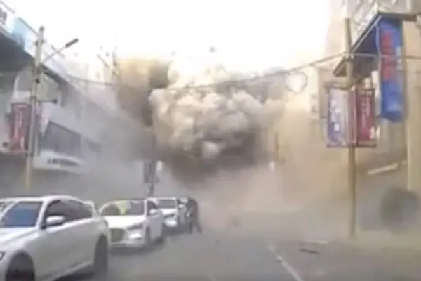 Explozie devastatoare într-un restaurant din China: cel puțin 3 morți și zeci de răniți, mai multe clădiri și mașini distruse - Imaginile dezastrului