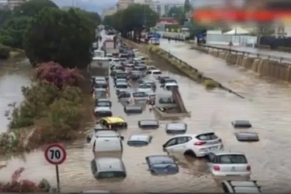 VIDEO Imagini APOCALIPTICE! Inundații de proporții în Italia: cel puțin o persoană a murit. Guvernul a decretat STARE DE ALERTĂ