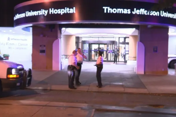 FOTO + VIDEO | Atac armat într-un spital din Philadelphia. Asistent medical împușcat mortal, mai mulți polițiști răniți