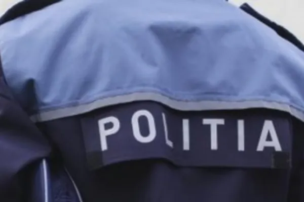 Pensionar împușcat de polițiști, după ce i-a atacat cu un cuțit