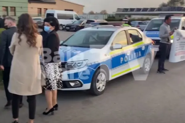 VIDEO | Au protestat în faţa restaurantului după ce mascații au oprit nunta