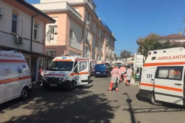 HAOS și neputință la Spitalul Sf. Spiridon, din Iași: bolnavii Covid își fac nevoile în saci de plastic, așteptând internarea