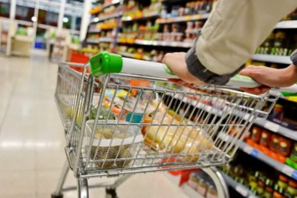 Marile magazine din Bulgaria reduc prețurile alimentelor: coșul de bază, mai ieftin cu 15%