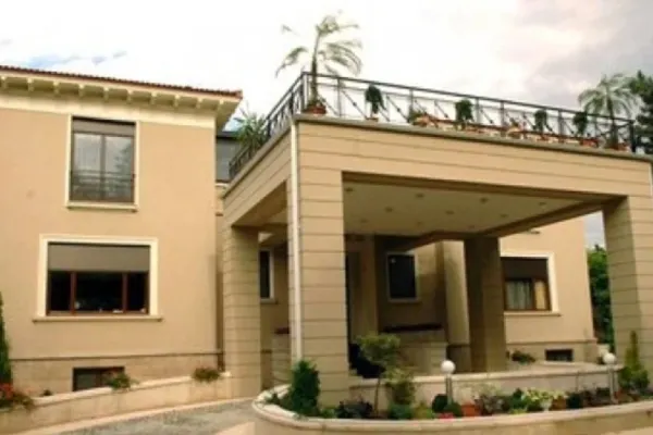 Pentru pensii ba, pentru lux da! Guvernul îi sfidează pe români: bani grei de la buget pentru vila de protocol din Primăverii