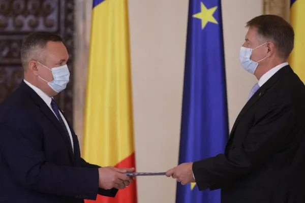 Guvernul Ciucă a depus JURĂMÂNTUL | Klaus Iohannis: „Vă felicit. Criza politică s-a terminat, dar celelalte crize NU”