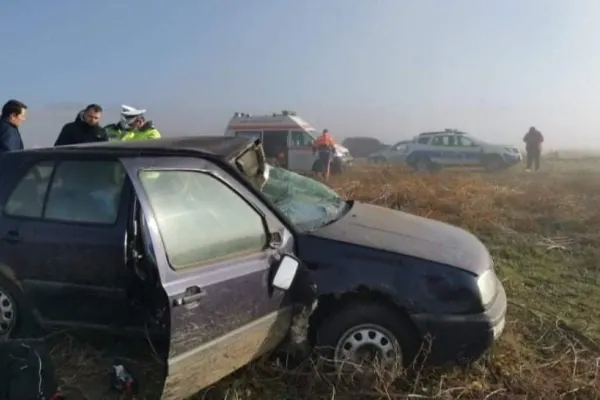 FOTO | Accident ÎNGROZITOR în Vaslui: Un adolescent a murit, iar altul grav rănit, după ce s-au răsturnat cu mașina